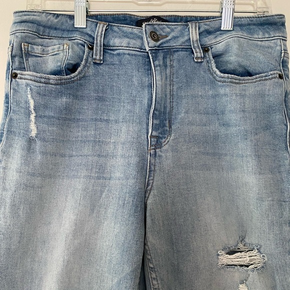 Flags and Anthem distressed cropped jeans - Picture 2 of 7